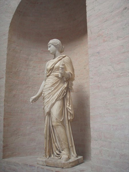 016-Глиптотека-женская скульптура